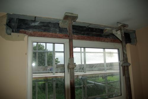 Old lintel in the left-hand bedroom